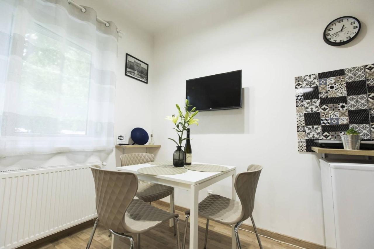 Aqua Stellar Apartment Szeged Bagian luar foto